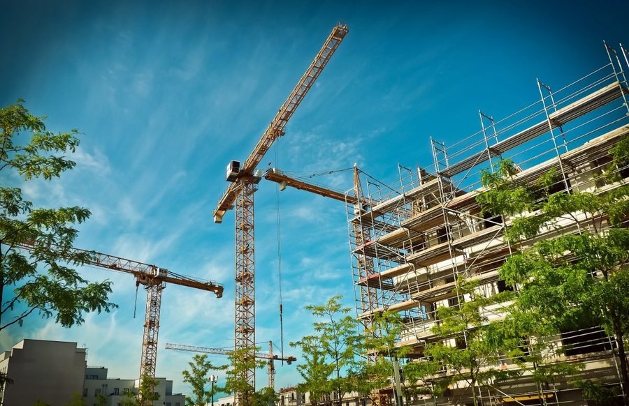 OBRA PARALISADA E AS CONSEQUÊNCIAS PARA OS ADQUIRENTES DE IMÓVEL NA PLANTA E PARA O MERCADO: DA EVERGRANDE, EM NÍVEL GLOBAL, À ENCOL NO BRASIL.